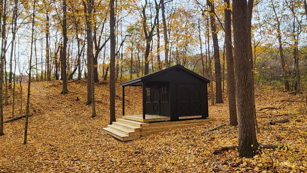 672abfbbf42d53e91bbeedaa 65afe3e81b089f0d2524d9a9 huntingcabinsmartsidingmetalroof